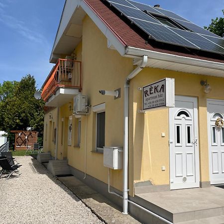 Réka Apartmanház Buk Exterior foto