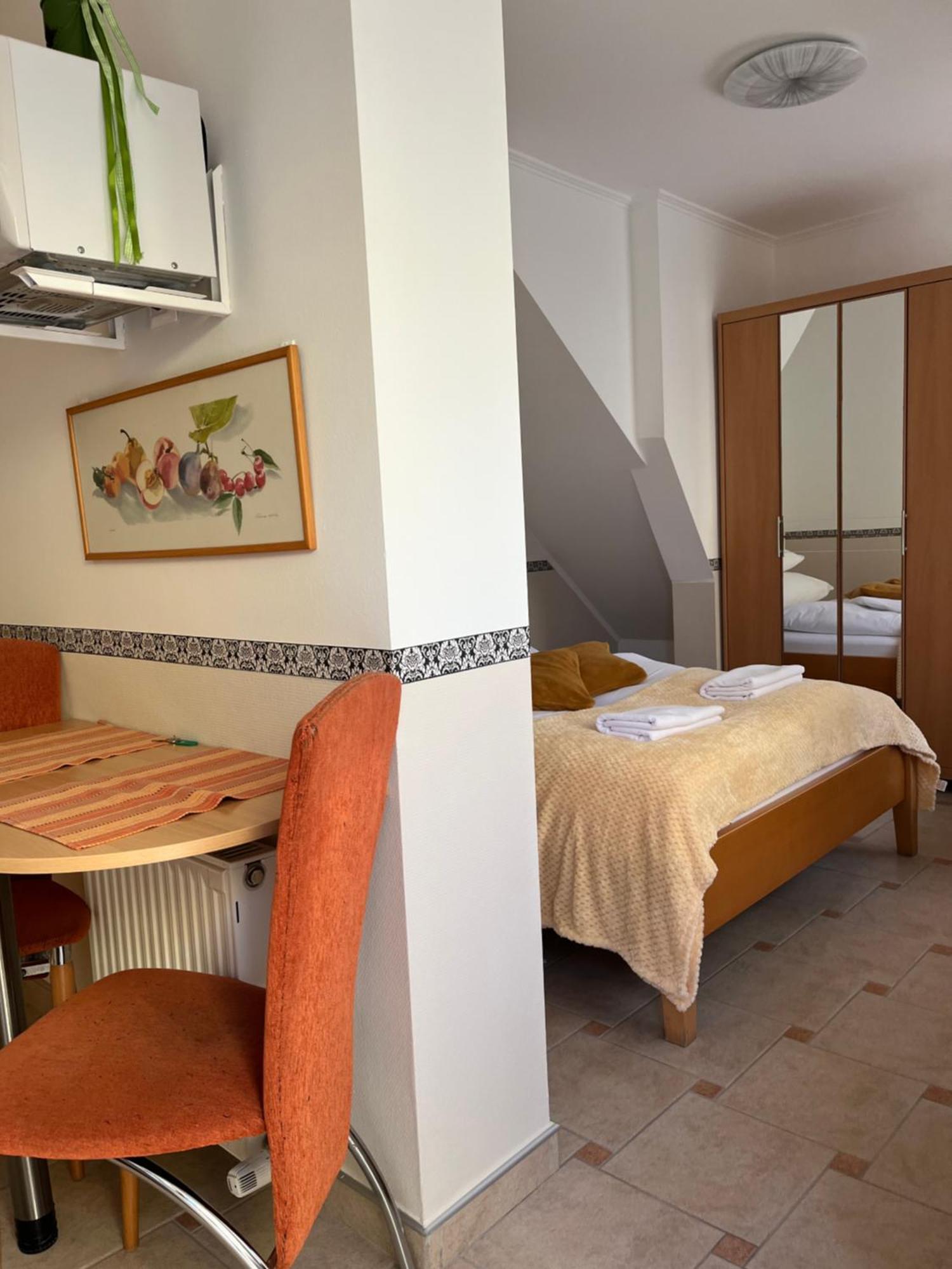 Réka Apartmanház Buk Exterior foto